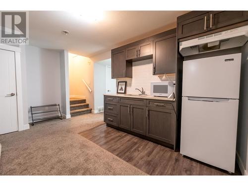 302 6798 Westgate Avenue, Prince George, BC - Indoor Photo Showing Kitchen