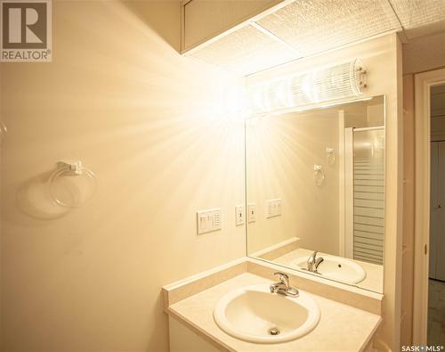 2015 Sommerfeld Avenue, Saskatoon, SK - Indoor Photo Showing Bathroom