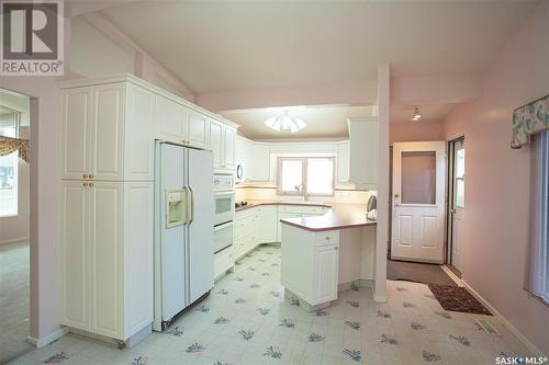 2015 Sommerfeld Avenue, Saskatoon, SK - Indoor Photo Showing Kitchen