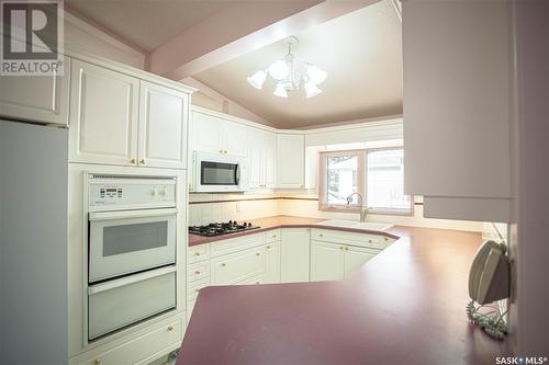 2015 Sommerfeld Avenue, Saskatoon, SK - Indoor Photo Showing Kitchen