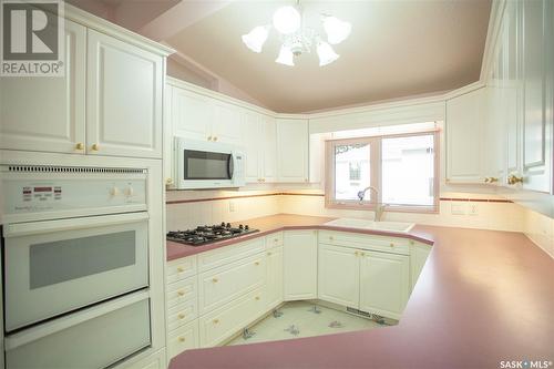 2015 Sommerfeld Avenue, Saskatoon, SK - Indoor Photo Showing Kitchen