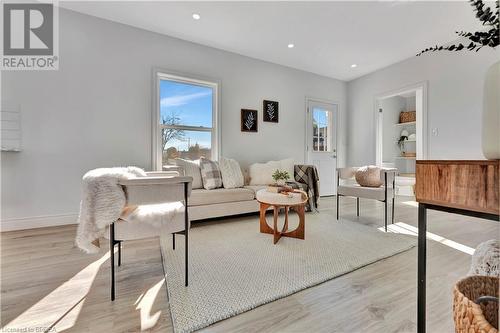 15 Gordon Street, Brantford, ON - Indoor Photo Showing Living Room