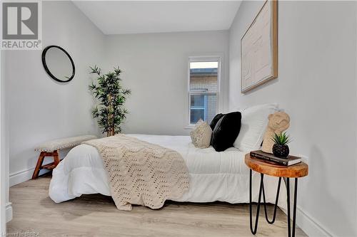 15 Gordon Street, Brantford, ON - Indoor Photo Showing Bedroom