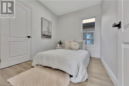 15 Gordon Street, Brantford, ON - Indoor Photo Showing Bedroom