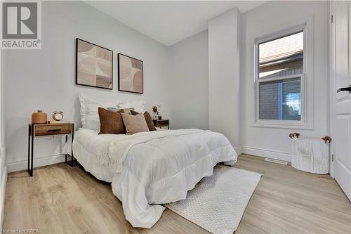 15 Gordon Street, Brantford, ON - Indoor Photo Showing Bedroom