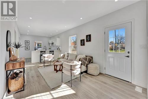 15 Gordon Street, Brantford, ON - Indoor Photo Showing Living Room