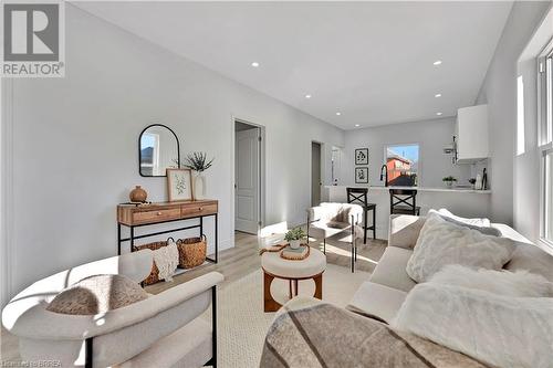 15 Gordon Street, Brantford, ON - Indoor Photo Showing Living Room