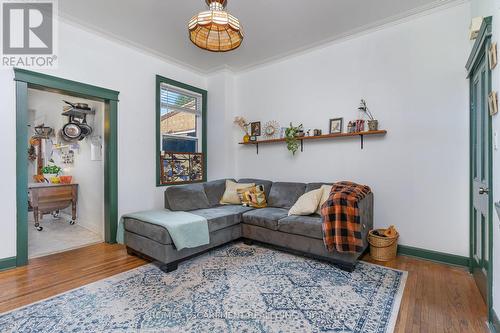 285 Mary Street, Hamilton, ON - Indoor Photo Showing Living Room