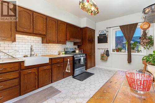 285 Mary Street, Hamilton, ON - Indoor Photo Showing Kitchen