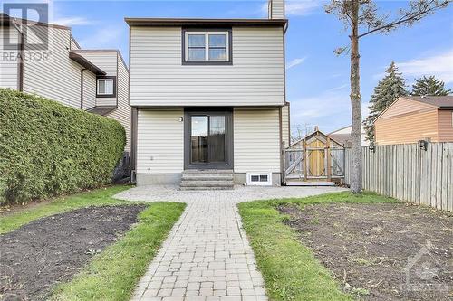 8 Henfield Avenue, Ottawa, ON - Outdoor