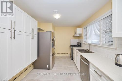 118 Rosemount Avenue, Port Colborne (878 - Sugarloaf), ON - Indoor Photo Showing Kitchen