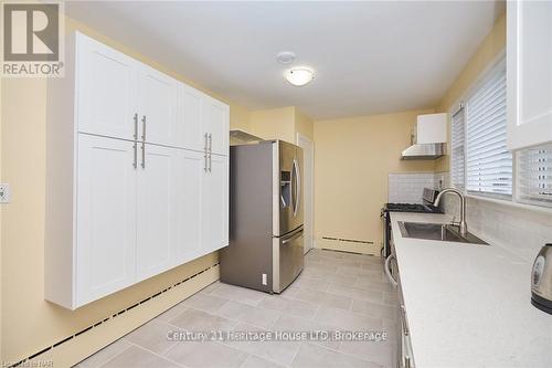 118 Rosemount Avenue, Port Colborne (878 - Sugarloaf), ON - Indoor Photo Showing Kitchen