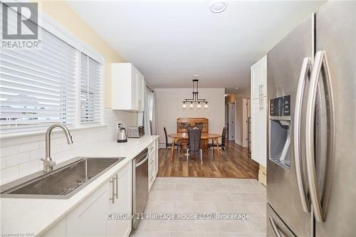 118 Rosemount Avenue, Port Colborne (878 - Sugarloaf), ON - Indoor Photo Showing Kitchen