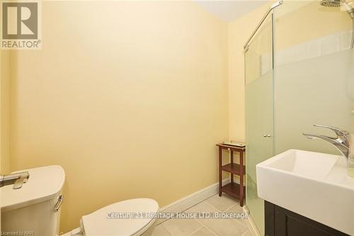 118 Rosemount Avenue, Port Colborne (878 - Sugarloaf), ON - Indoor Photo Showing Bathroom