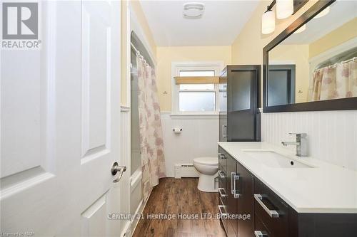 118 Rosemount Avenue, Port Colborne (878 - Sugarloaf), ON - Indoor Photo Showing Bathroom