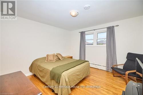 118 Rosemount Avenue, Port Colborne (878 - Sugarloaf), ON - Indoor Photo Showing Bedroom