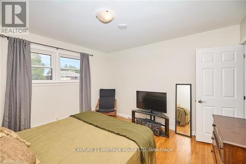 118 Rosemount Avenue, Port Colborne (878 - Sugarloaf), ON - Indoor Photo Showing Bedroom