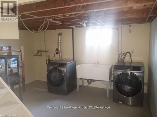 118 Rosemount Avenue, Port Colborne (878 - Sugarloaf), ON - Indoor Photo Showing Laundry Room