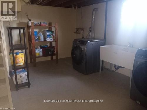 118 Rosemount Avenue, Port Colborne (878 - Sugarloaf), ON - Indoor Photo Showing Laundry Room