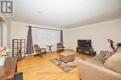 118 Rosemount Avenue, Port Colborne (878 - Sugarloaf), ON - Indoor Photo Showing Living Room