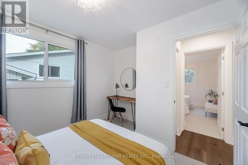 3150 Bentworth Drive, Burlington, ON - Indoor Photo Showing Bedroom