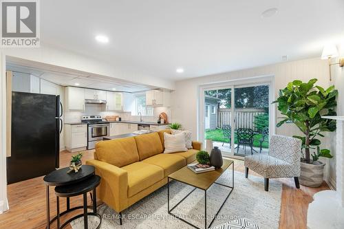 3150 Bentworth Drive, Burlington, ON - Indoor Photo Showing Living Room