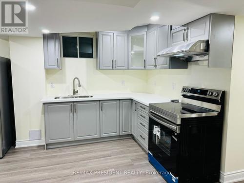 113 Chandler Terrace, Woodstock, ON - Indoor Photo Showing Kitchen With Double Sink