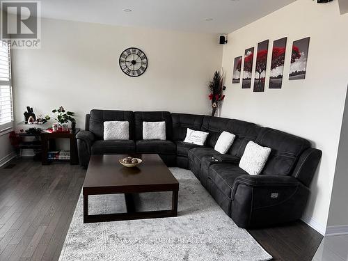 113 Chandler Terrace, Woodstock, ON - Indoor Photo Showing Living Room