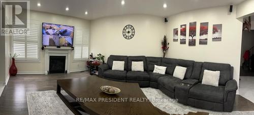 113 Chandler Terrace, Woodstock, ON - Indoor Photo Showing Living Room With Fireplace