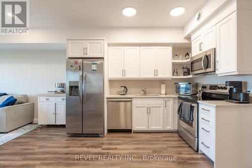 408 - 64 Main Street N, Haldimand, ON - Indoor Photo Showing Kitchen