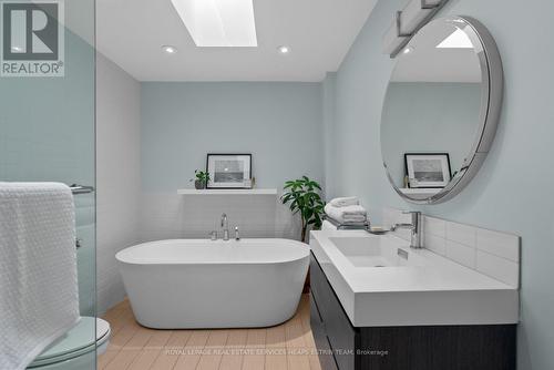 169 Parkhurst Boulevard, Toronto, ON - Indoor Photo Showing Bathroom