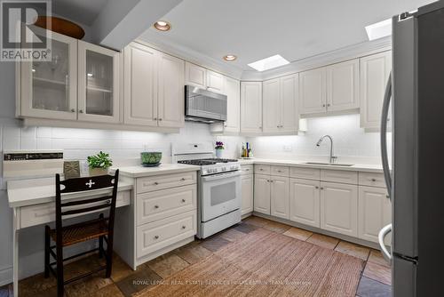 169 Parkhurst Boulevard, Toronto, ON - Indoor Photo Showing Kitchen