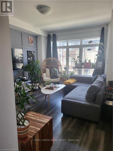 54 - 575 Woodward Avenue, Hamilton, ON - Indoor Photo Showing Living Room