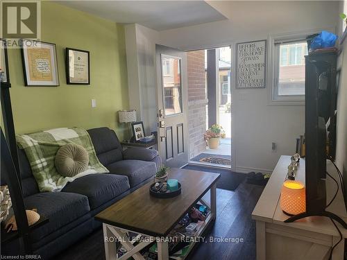 54 - 575 Woodward Avenue, Hamilton, ON - Indoor Photo Showing Living Room