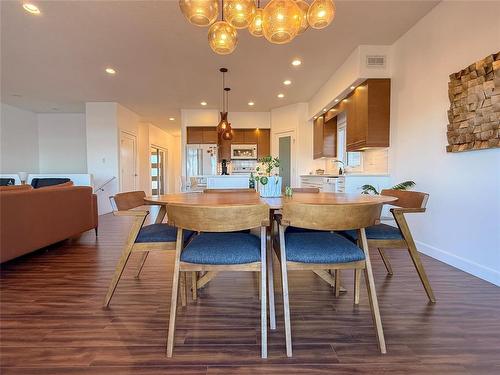 41 Southview Drive, Brandon, MB - Indoor Photo Showing Dining Room