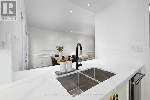 45 - 3050 Rotary Way, Burlington, ON - Indoor Photo Showing Kitchen With Double Sink With Upgraded Kitchen