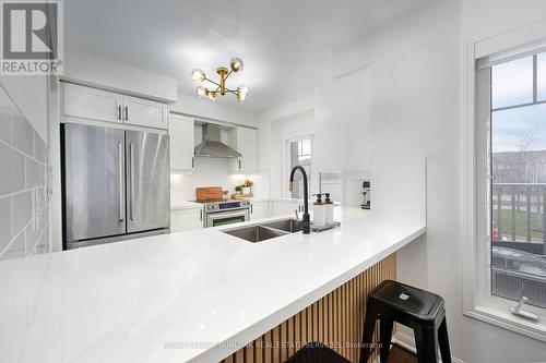 45 - 3050 Rotary Way, Burlington, ON - Indoor Photo Showing Kitchen With Double Sink With Upgraded Kitchen