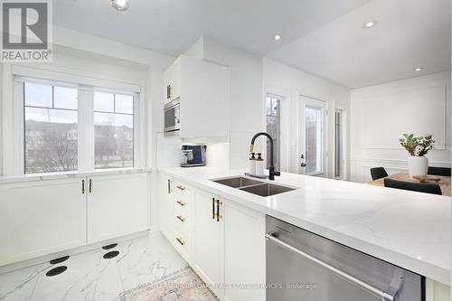 45 - 3050 Rotary Way, Burlington, ON - Indoor Photo Showing Kitchen With Double Sink With Upgraded Kitchen