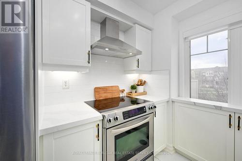 45 - 3050 Rotary Way, Burlington, ON - Indoor Photo Showing Kitchen