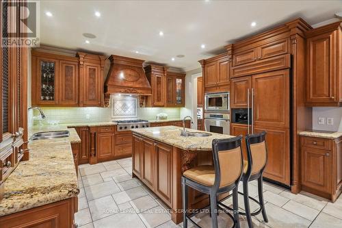 559 Golfview Court, Oakville, ON - Indoor Photo Showing Kitchen With Double Sink