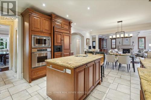 559 Golfview Court, Oakville, ON - Indoor Photo Showing Kitchen