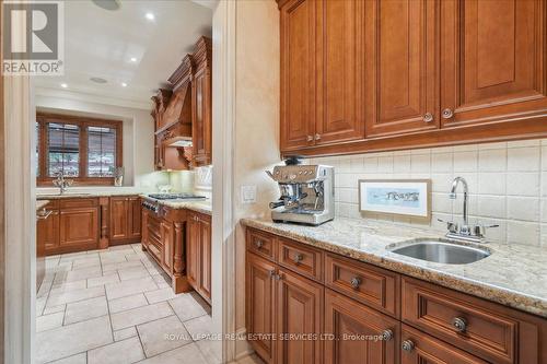 559 Golfview Court, Oakville, ON - Indoor Photo Showing Kitchen