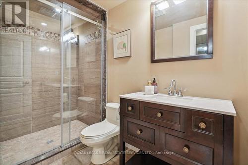 559 Golfview Court, Oakville, ON - Indoor Photo Showing Bathroom