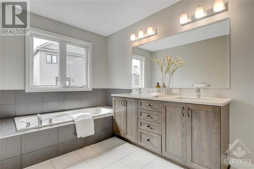 213 Mission Trail Crescent, Ottawa, ON - Indoor Photo Showing Bathroom