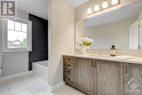 213 Mission Trail Crescent, Ottawa, ON - Indoor Photo Showing Bathroom