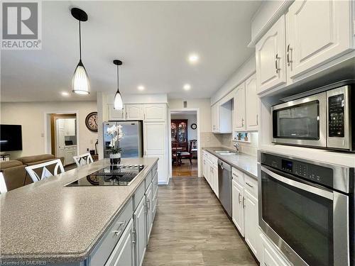 184 Dundas Street E, Waterdown, ON - Indoor Photo Showing Kitchen With Double Sink With Upgraded Kitchen