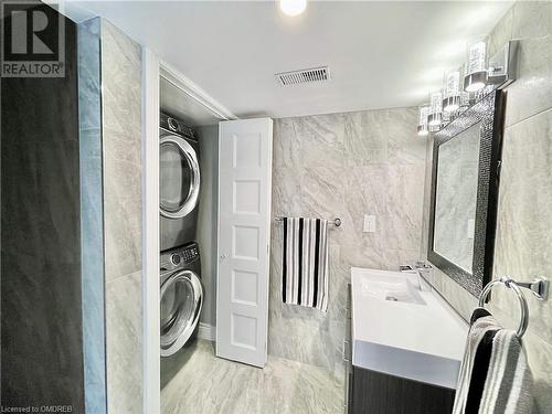 184 Dundas Street E, Waterdown, ON - Indoor Photo Showing Laundry Room