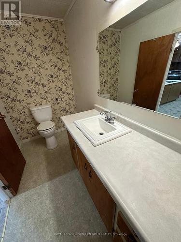 90 Third Street, Kirkland Lake, ON - Indoor Photo Showing Bathroom