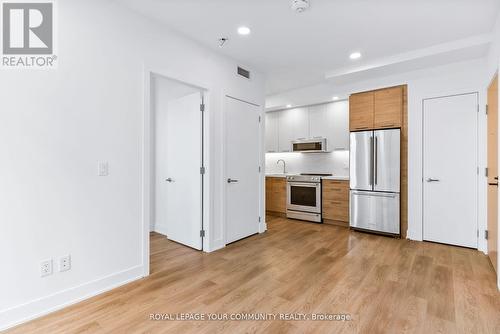 0305 - 200 Redpath Avenue, Toronto, ON - Indoor Photo Showing Kitchen