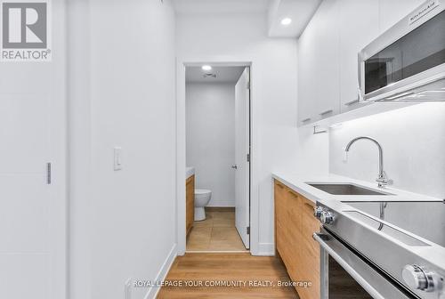 0305 - 200 Redpath Avenue, Toronto, ON - Indoor Photo Showing Kitchen